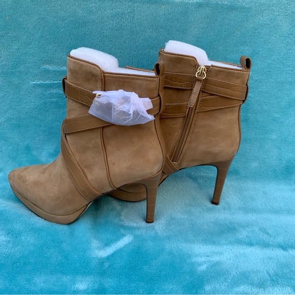 ⭐️SOLD⭐️White House Black Market Croco Suede Boot | 6 M | Toasted Coconut NEW!! - Picture 10 of 12